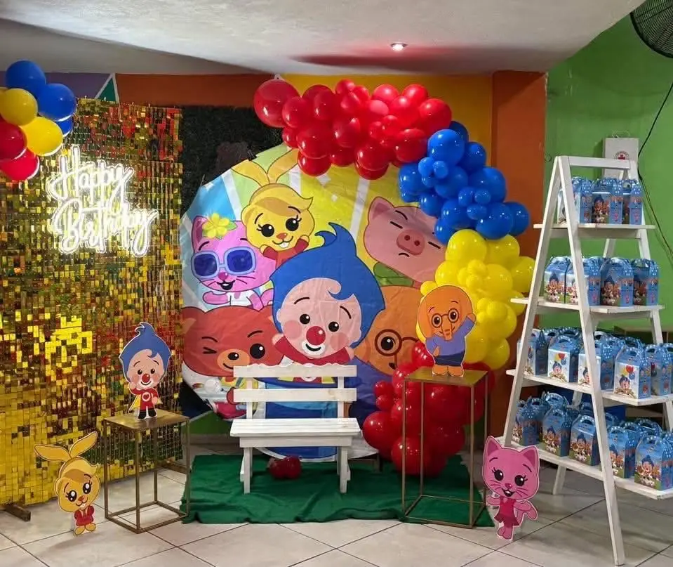 Backdrop de Plim Plim con arco de globos